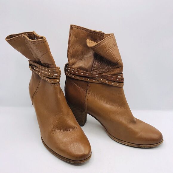 Frye Women’s Ankle Boot Tan Leather Slip On Classic Date Night Size 9.5 B - Picture 2 of 13